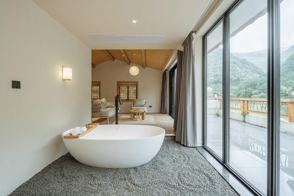 Floral Hotel  · Pan'an chujianshanshe hotel Hotel in Zhejiang