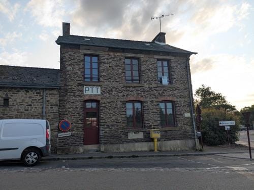 l'Eveil du Phoenix Hotel in Paimpont
