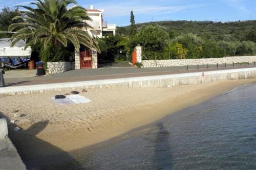 Double Room Barbat 4862a Hotel in Lika-Senj County
