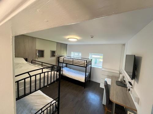 Dare Valley Accommodation and Campsite Hotel in Wales