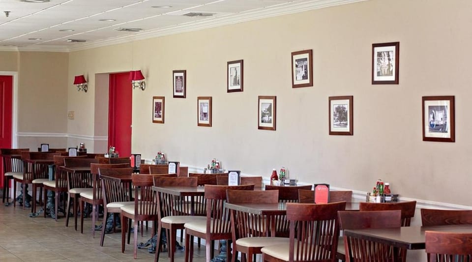 Iberia House & Suites Hotel in New Iberia
