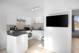 Dedworth  Modern 2BR Apartment near Windsor Castle Hotel in Windsor