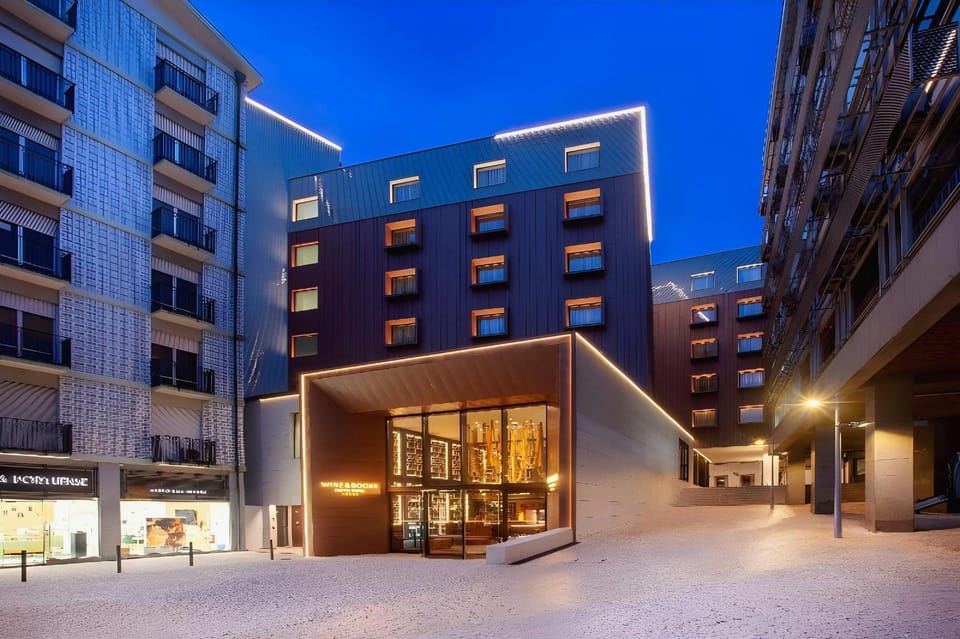 Wine & Books Porto Hotel - Small Luxury Hotels Of The World Hotel in Porto