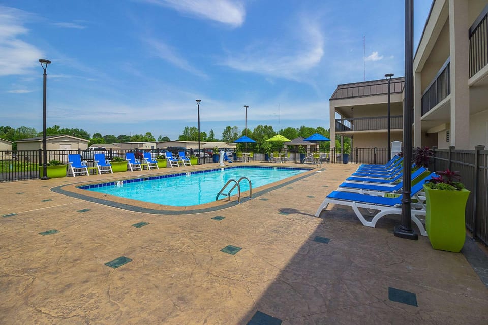 Quality Inn Paris Hotel in Tennessee