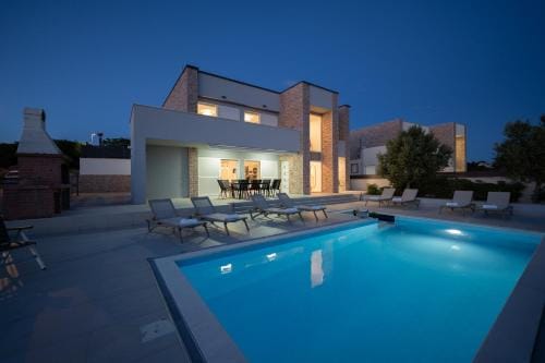 Villas Royal III Hotel in Novalja