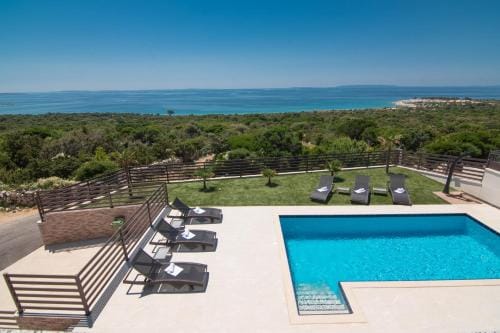 Villas Royal III Hotel in Novalja