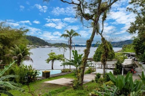 Suites em Angra dos Reis Hotel in State of Rio de Janeiro