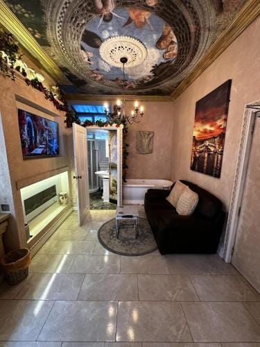 Spend this night in Venice whilst visiting Swansea Hotel in Swansea