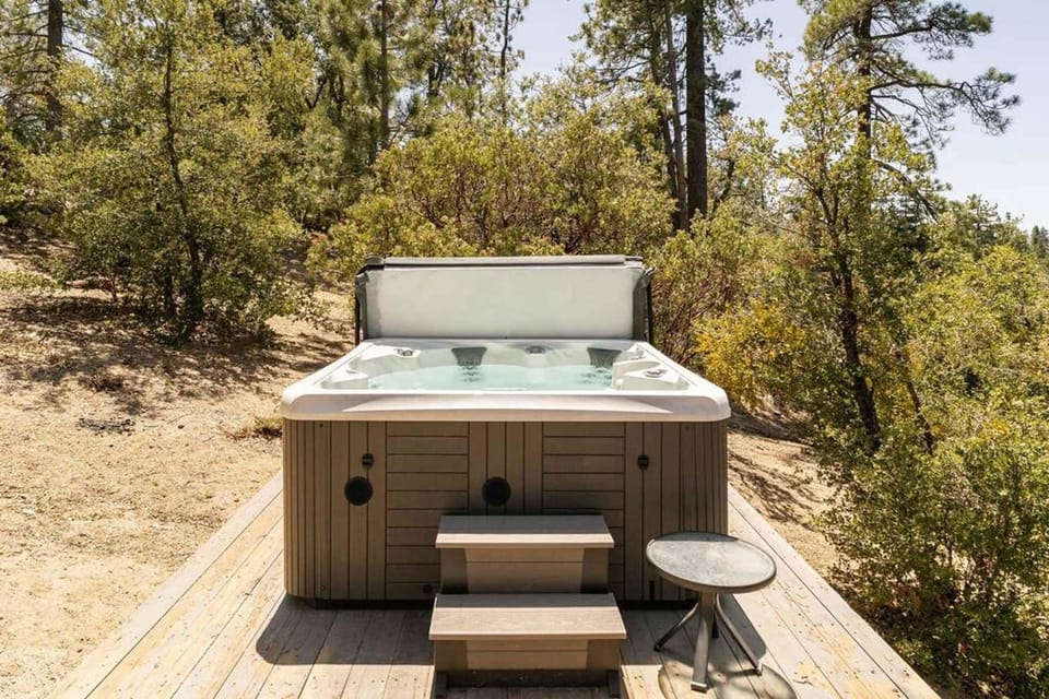 Dog Friendly A-frame Hot Tub Nature Views Hotel in Idyllwild-Pine Cove