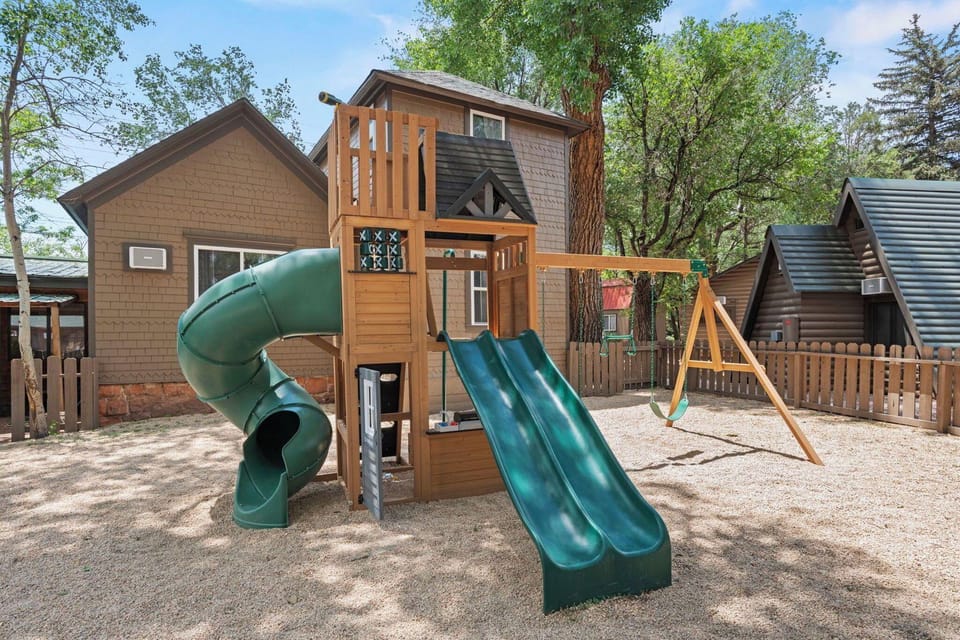 Timber Lodge Cabin 15 Hotel in Colorado Springs