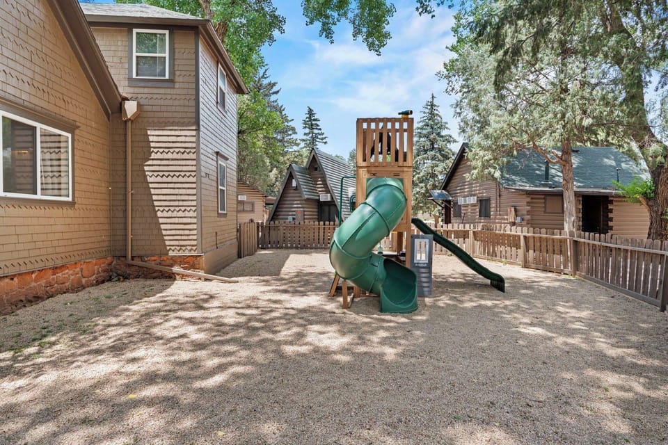 Timber Lodge Cabin 15 Hotel in Colorado Springs