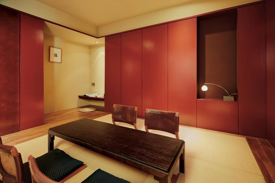 River Retreat Garaku Hotel in Japan