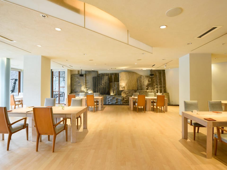 River Retreat Garaku Hotel in Japan