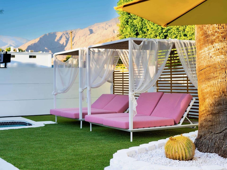 Deluxe Room, 1 King Bed, Kitchen, Garden View Hotel in Palm Springs