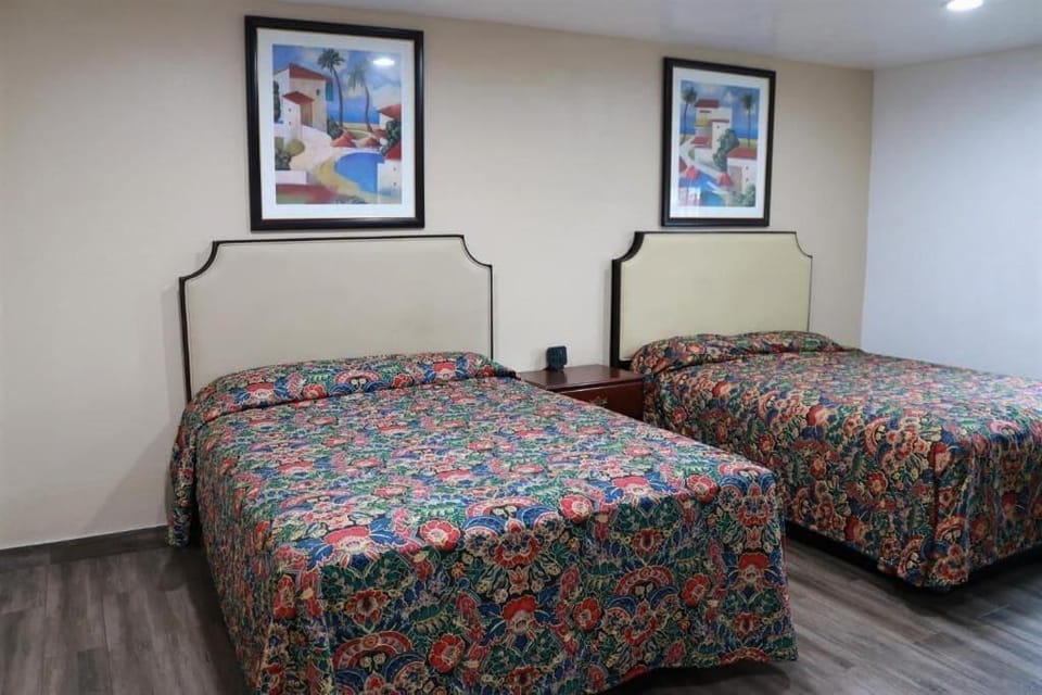 Palm Inn Motel Montclair - Pomona Hotel in Pomona