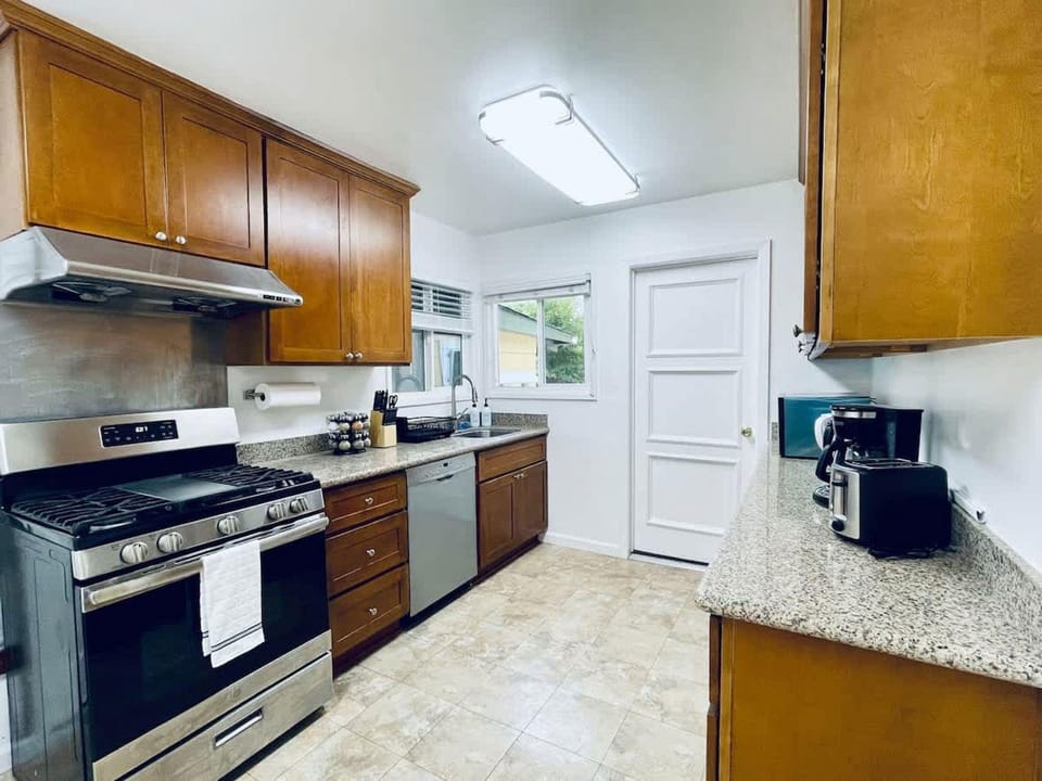 Sanmateo Cozy Central 3b1b Home Garage Parking AC Hotel in San Mateo