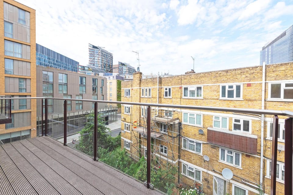 Spacious Elegant Apartments in Southbank Hotel in London Borough of Southwark