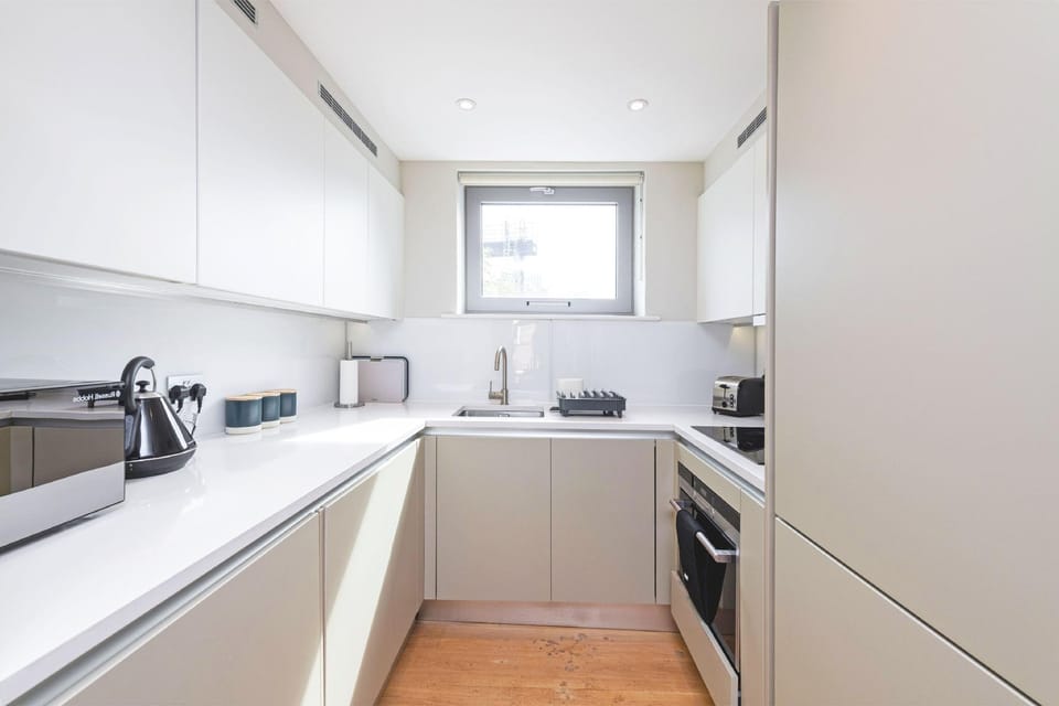 Spacious Elegant Apartments in Southbank Hotel in London Borough of Southwark