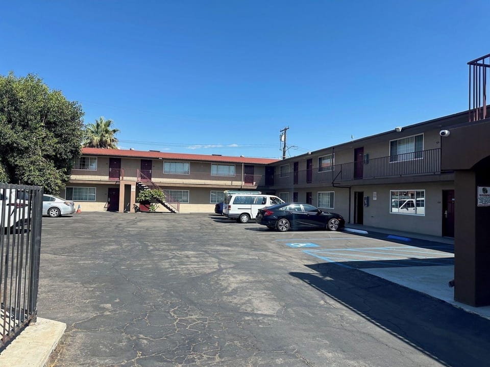 Driftwood Motel - Colton Hotel in Colton