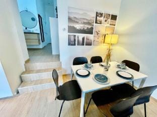 Luxury 2BR 2BA Near Fashion District by Oneluxstay Hotel in Antwerp