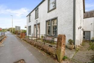 Charming Village Escape – 3-Bed near Loch Lomond Hotel in Scotland