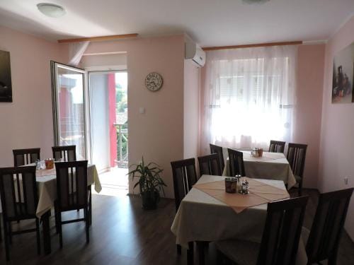 B&B Zmajevo Gnezdo 021 Hotel in Novi Sad