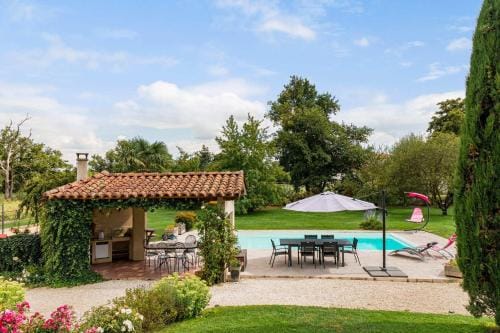 La Cle des Chaumes - Chambre d'hote, Bed and Breakfast avec piscine et bain nordique Hotel in Auvergne-Rhône-Alpes