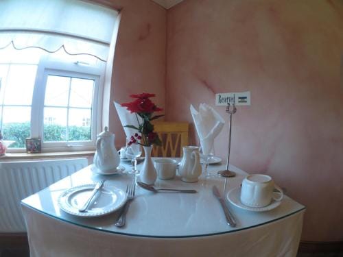 Derghaven B&B, Hostel & Self Catering Hotel in County Clare