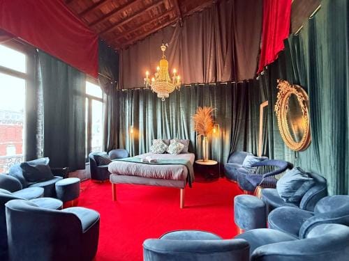 10 Tres Grande Chambre insolite double volume XL, proximite gare de tourcoing Hotel in Flanders