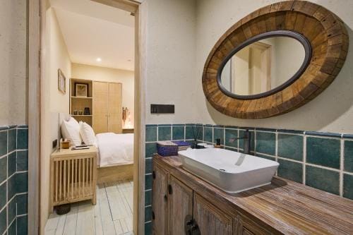 Huazhu Luxury Lotus Twilight Fossil Museum B&B Hotel in Hangzhou