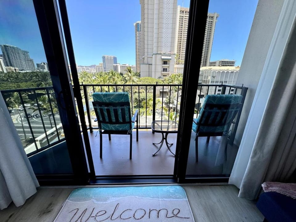 FREE PARKING Palms Hotel Waikiki Apartment hotel in McCully-Moiliili