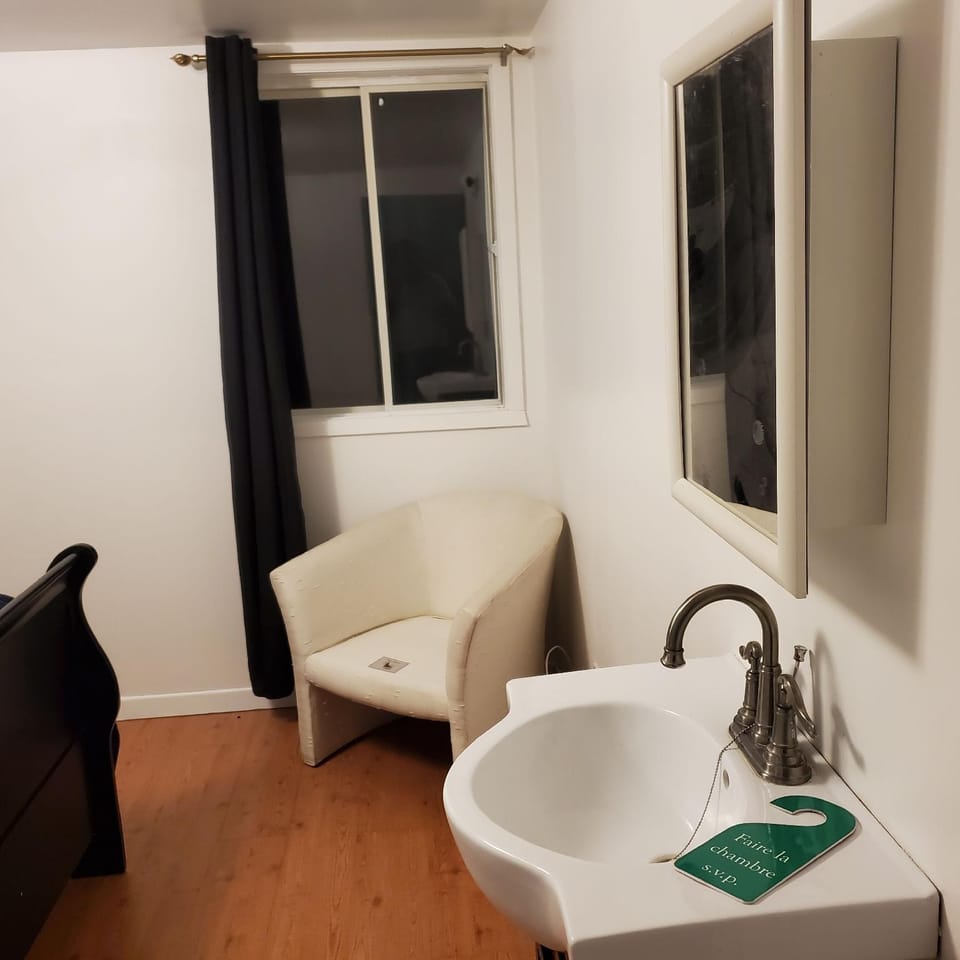 Hebergement JFR Inn in Quebec