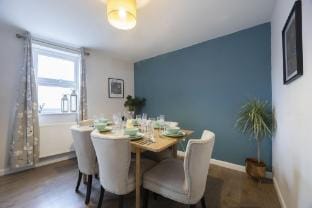 Central 5 Bedroom Home Close to Gloucester City Hotel in Gloucester