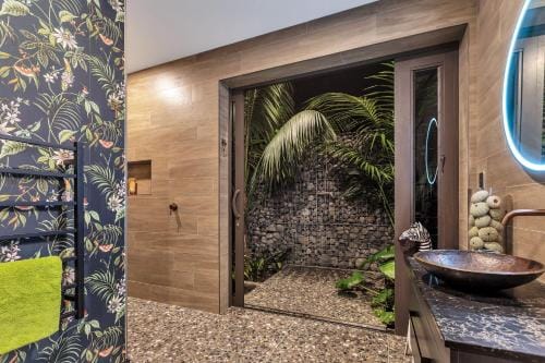 Waterfront Escape Hotel in Auckland Region
