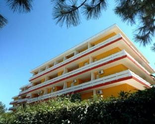 Family stay with fenced garden in Lido dei Pini Hotel in Bibione