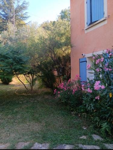 Chambre d'hotes, a la nuitee 2 Hotel in Provence-Alpes-Côte d'Azur