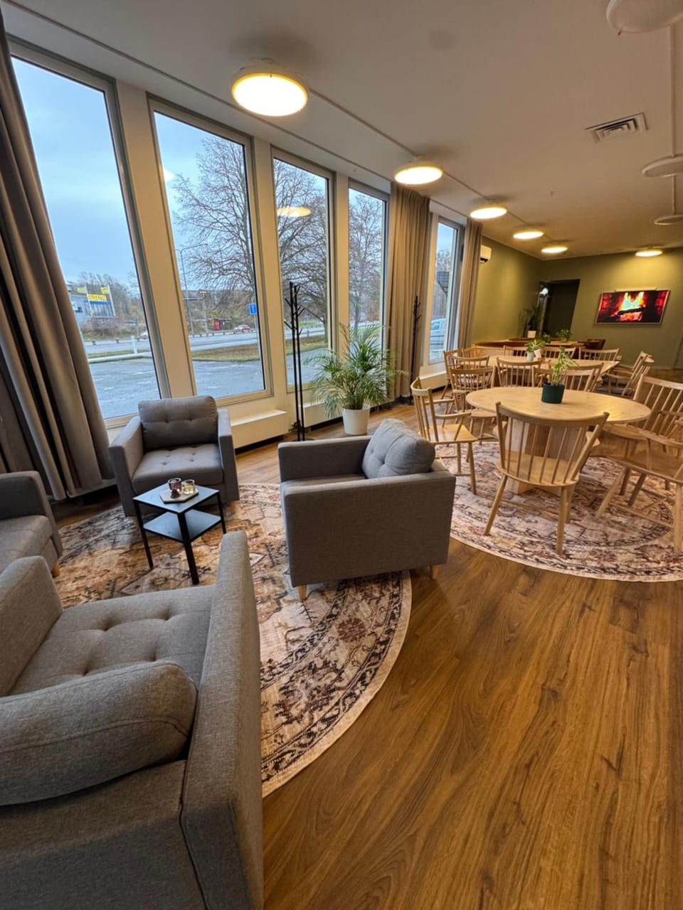 Shared lounge/TV area