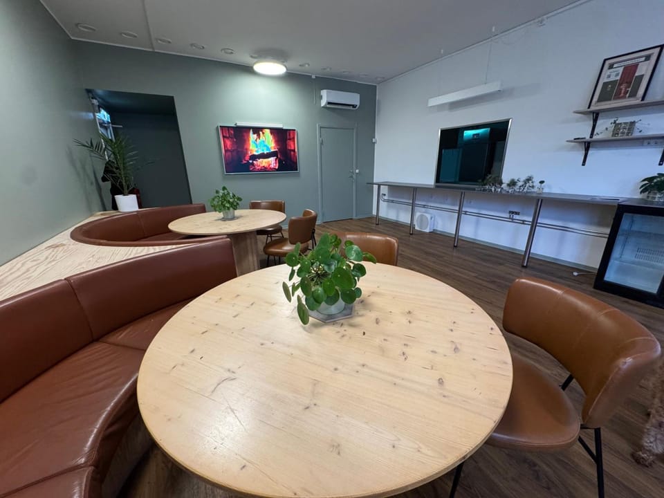 Shared lounge/TV area