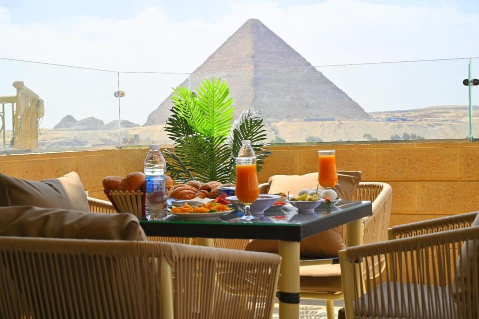 Pyramids wonders hotel  Hotel in Egypt