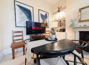 Exclusive 2 Bedroom Flat in Holland Park! Hotel in City of Westminster
