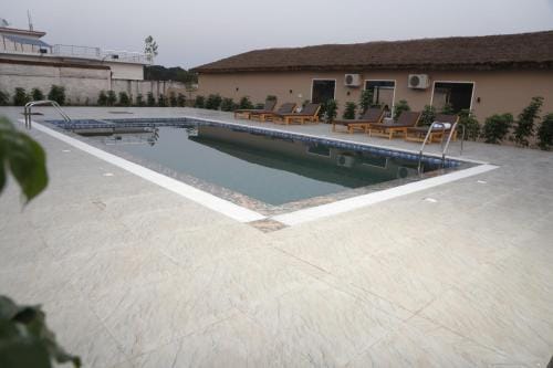 Poolside bar