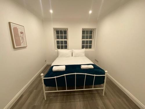 Boswell Elite Two Bed Apartment Hotel in Croydon