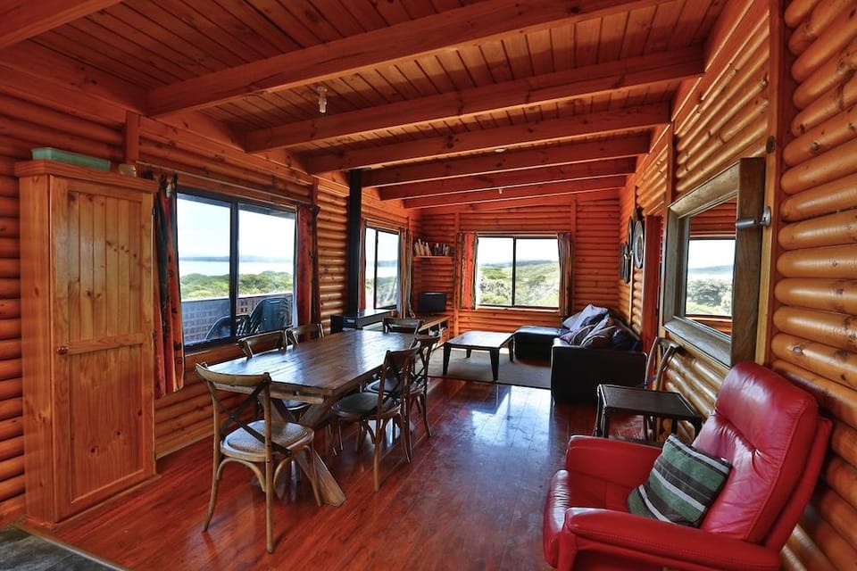 Cloudy Bay Cabin Hotel in South Bruny