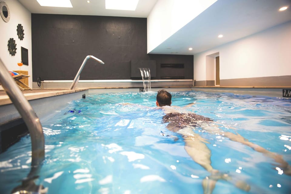 Hôtel la Baie des Anges, son SPA marin et sa piscine couverte et chauffée Hotel in Plouguerneau
