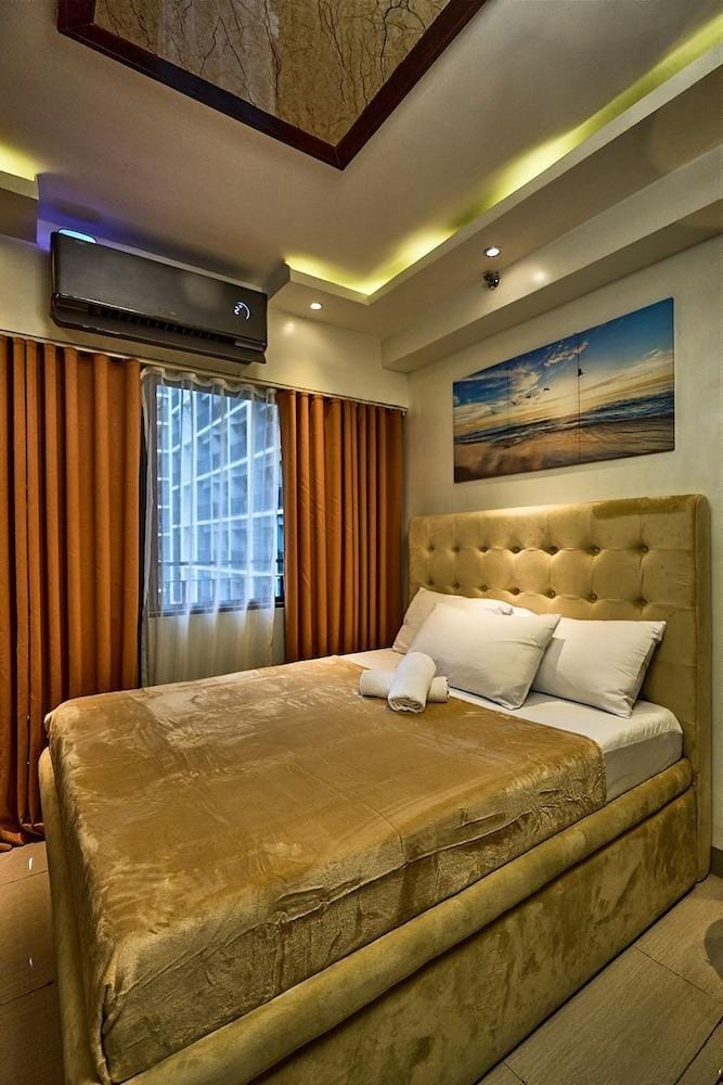 Shore 2 Reminisce Hotel in Pasay
