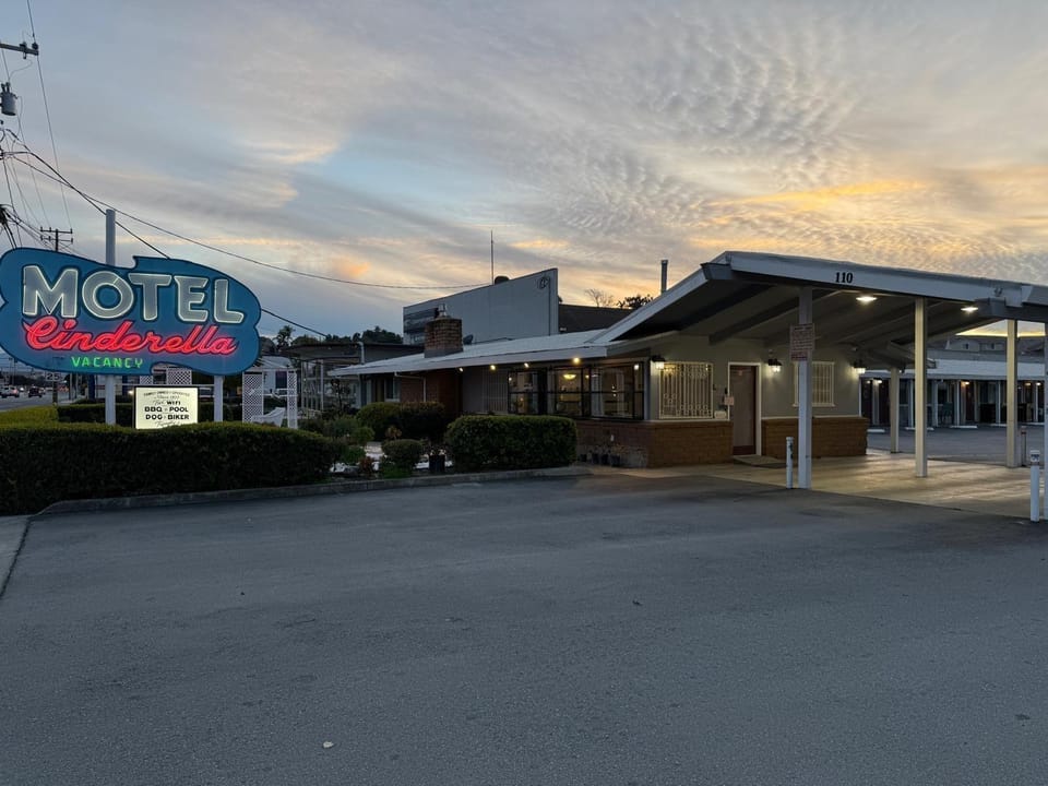 Cinderella Motel Hotel in Hollister