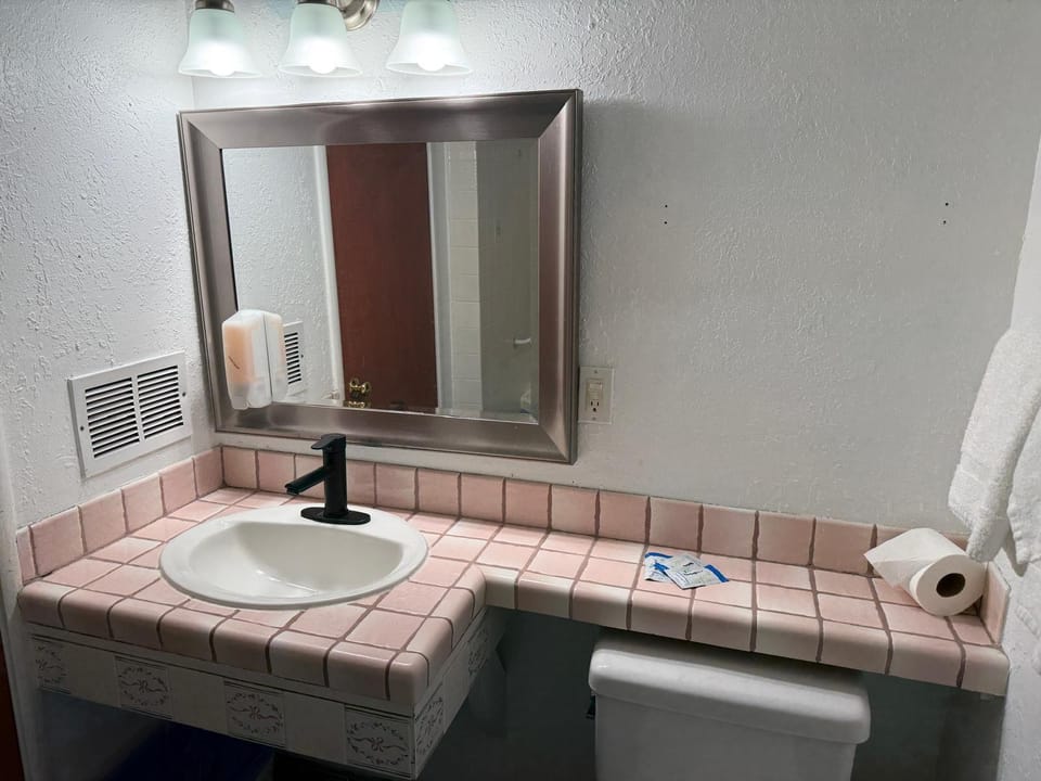 Cinderella Motel Hotel in Hollister