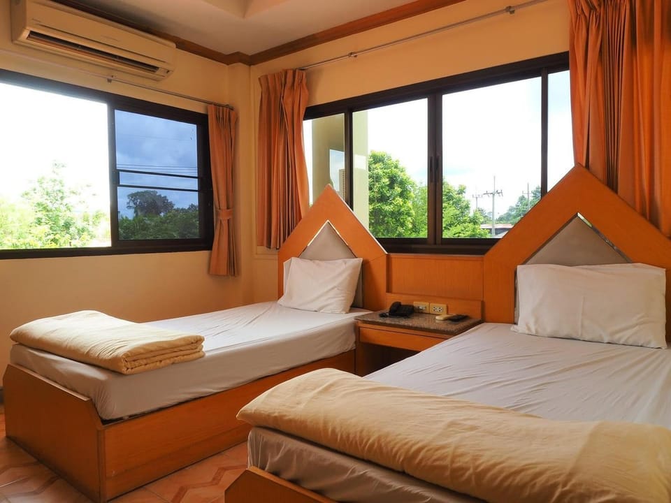 Crystal Hotel, Yasothon Bed and Breakfast in Laos