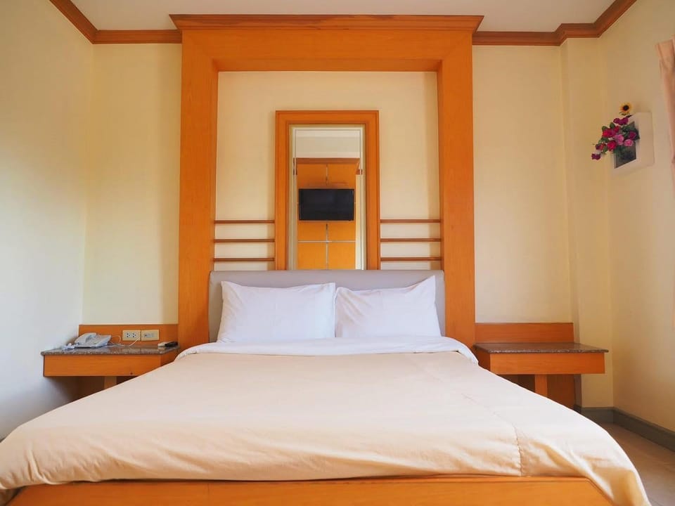 Crystal Hotel, Yasothon Bed and Breakfast in Laos