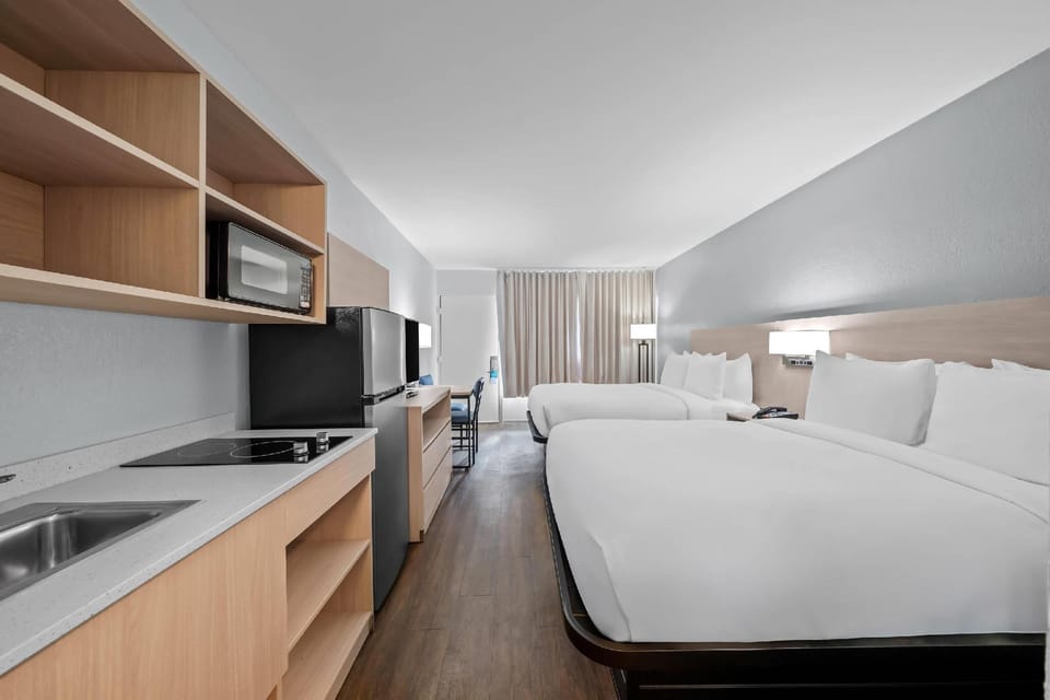Suburban Studios Daytona Beach - Speedway Hotel in Florida